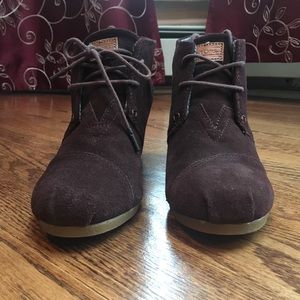 Toms Booties Size 9 Burgundy Kala Suede Wedges
